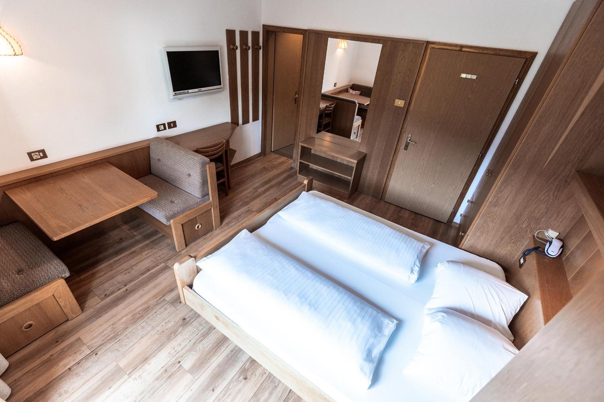Hotel Zum Loewen - Al Leone Meltina Zewnętrze zdjęcie
