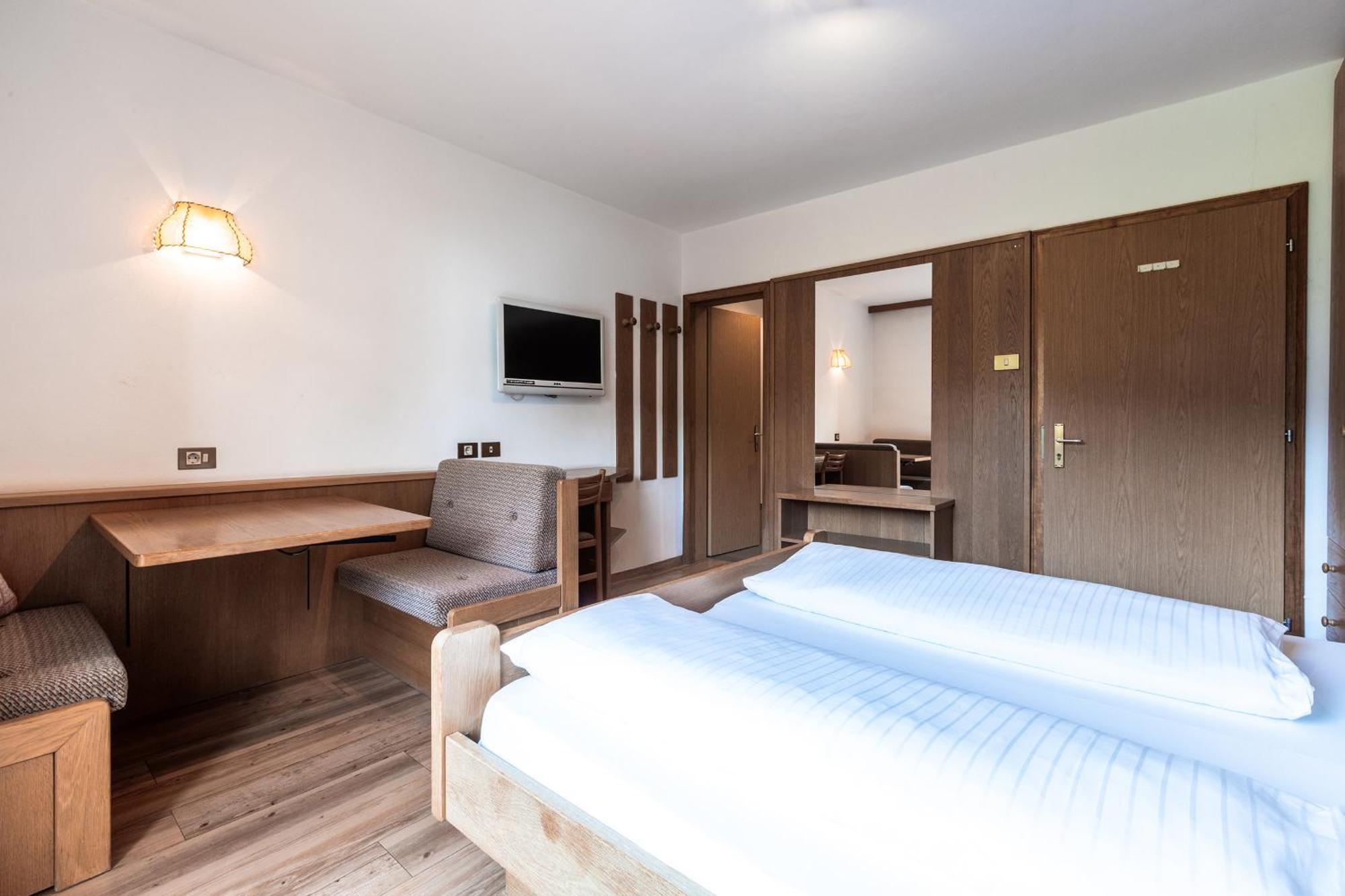 Hotel Zum Loewen - Al Leone Meltina Zewnętrze zdjęcie