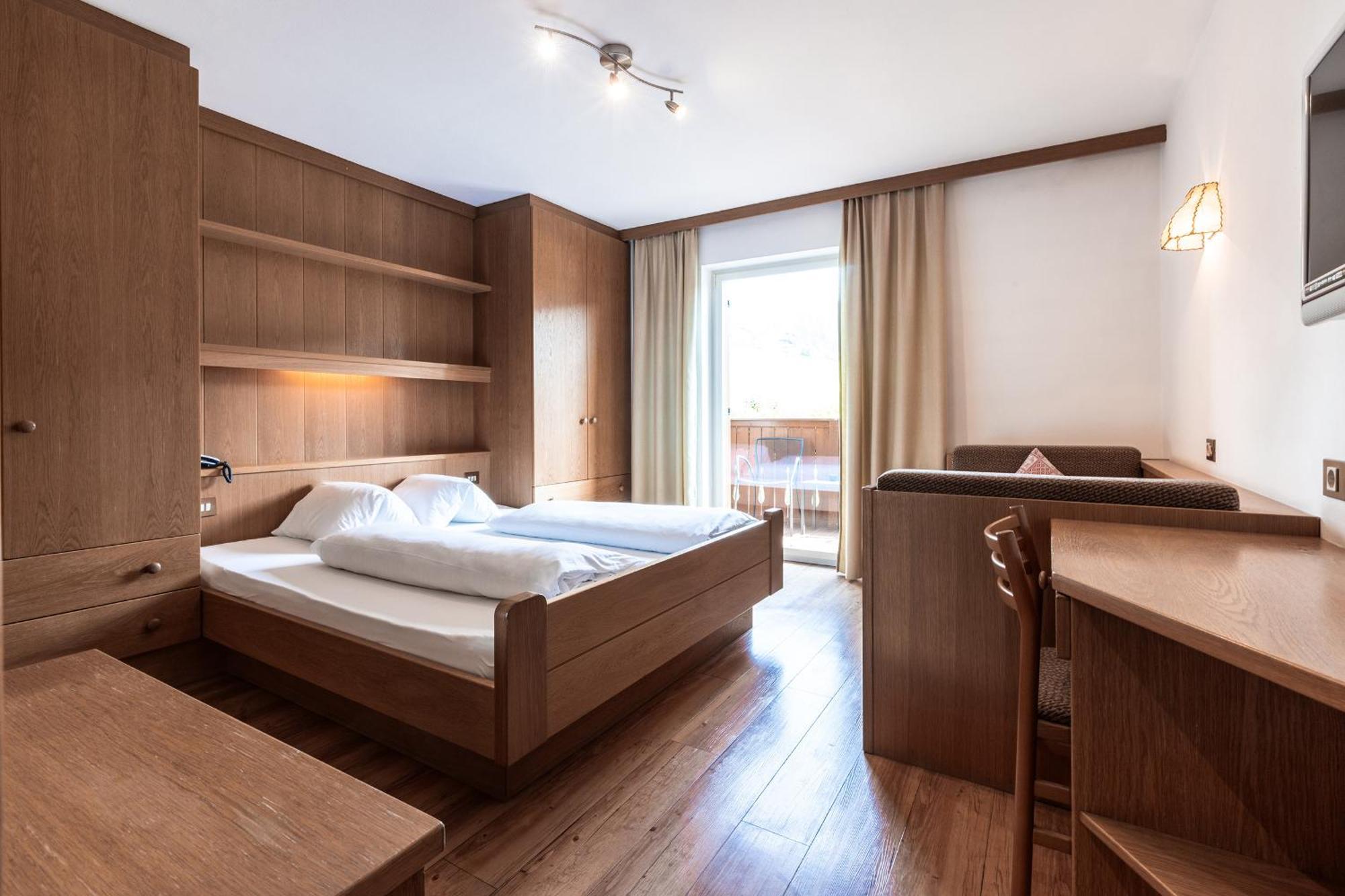 Hotel Zum Loewen - Al Leone Meltina Zewnętrze zdjęcie